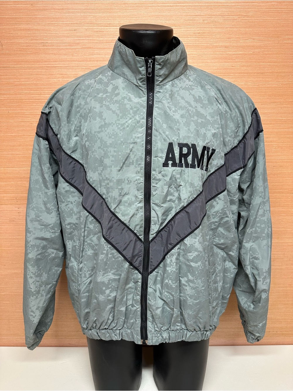 US Army Gray Digital Camo Physical Fitness Uniform PFU PT Jacket Large Regular